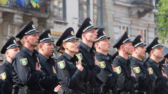 Во Львове новые патрульные полицейские приняли присягу