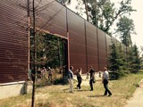 Біля "Межигір'я" Калетніка у Бучі розібрали частину 5-метрового паркану