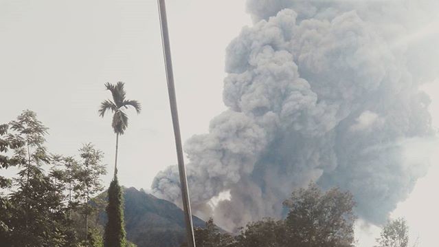 Виверження вулкана в Індонезії