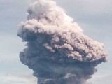 Виверження вулкана в Індонезії
