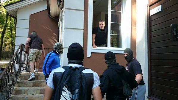 В Харькове пикетировали дом Добкина