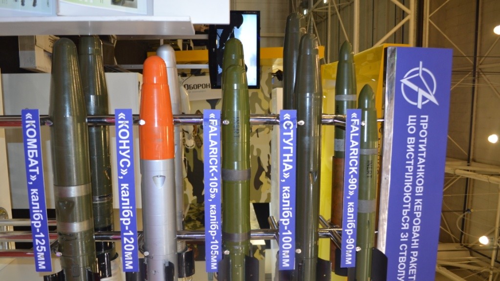 На выставке представлены образцы современного оружия