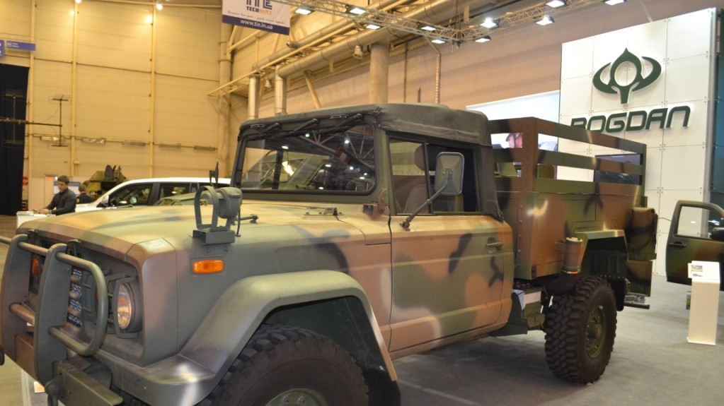 На выставке представлены образцы современного оружия