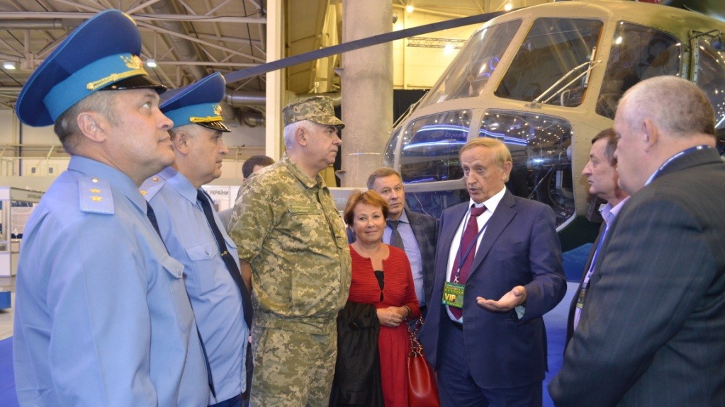 На выставке представлены образцы современного оружия