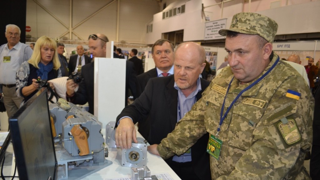 На выставке представлены образцы современного оружия
