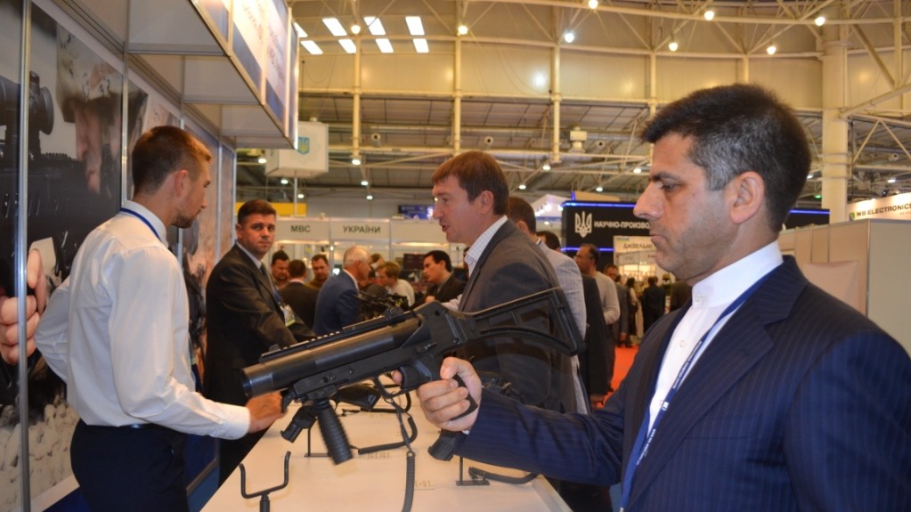 На выставке представлены образцы современного оружия