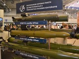 На выставке представлены образцы современного оружия