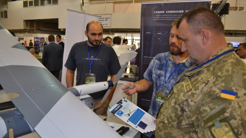 На выставке представлены образцы современного оружия