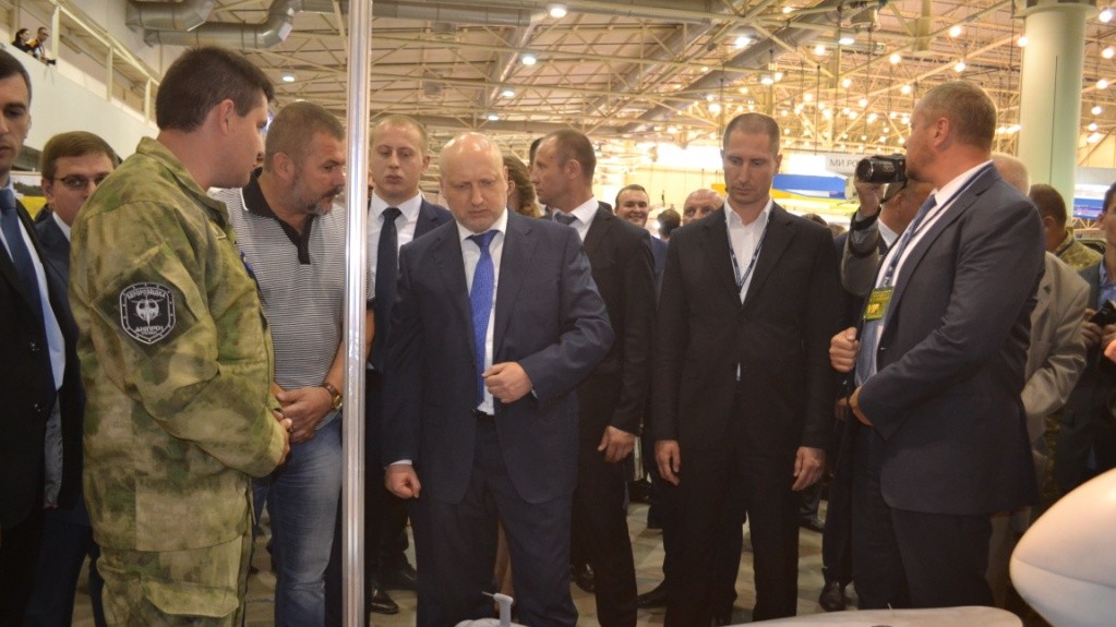 На выставке представлены образцы современного оружия