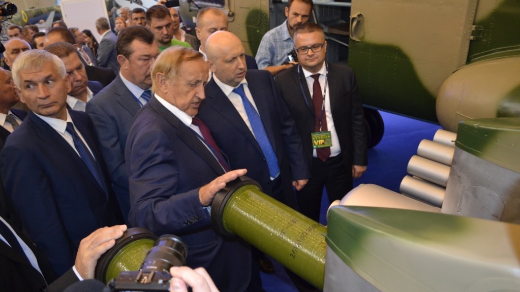 На выставке представлены образцы современного оружия