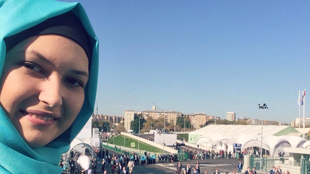 Відвідувачі робили селфи на тлі мечеті