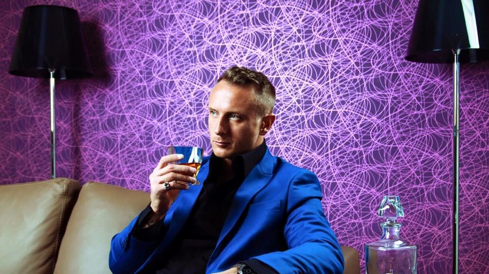 Ларсон умер 26 сентября