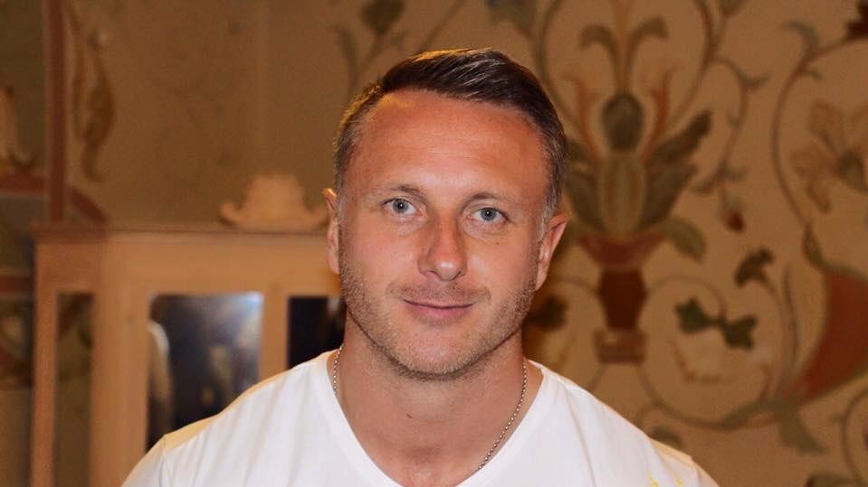 Ларсон умер 26 сентября