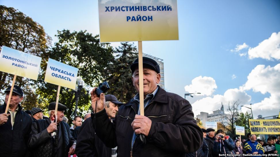 У "тарифних майданів" ноги ростуть з Москви