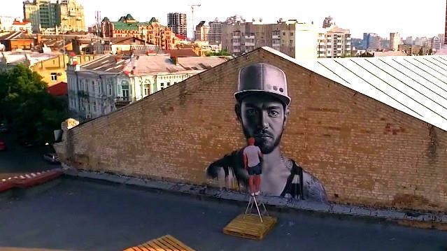 Мурал на улице Туполева