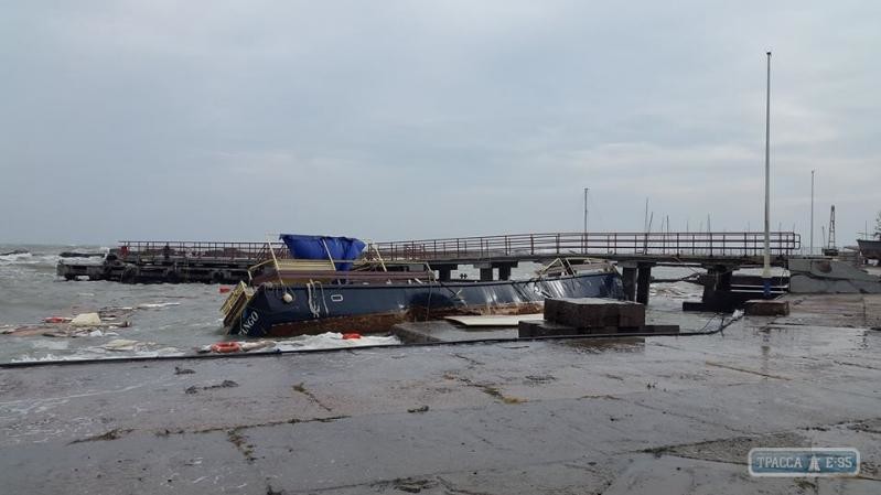 Розбита яхта