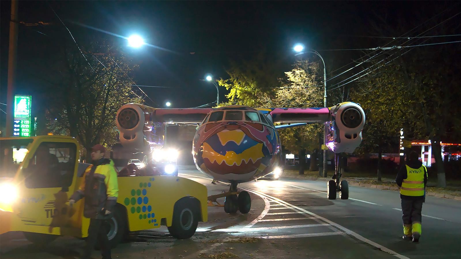 Установка літака в Жулянах зайняла близько шести годин