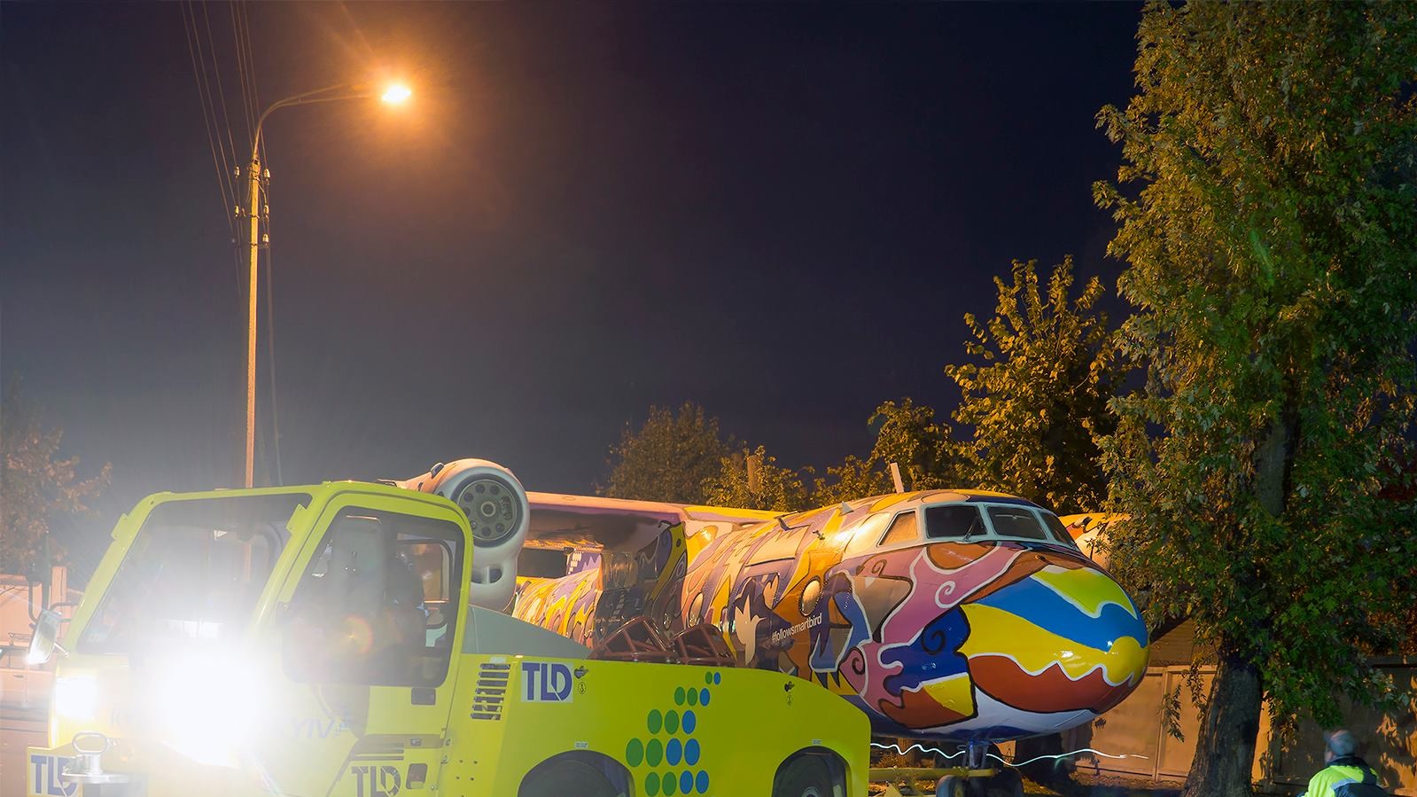 Установка літака в Жулянах зайняла близько шести годин