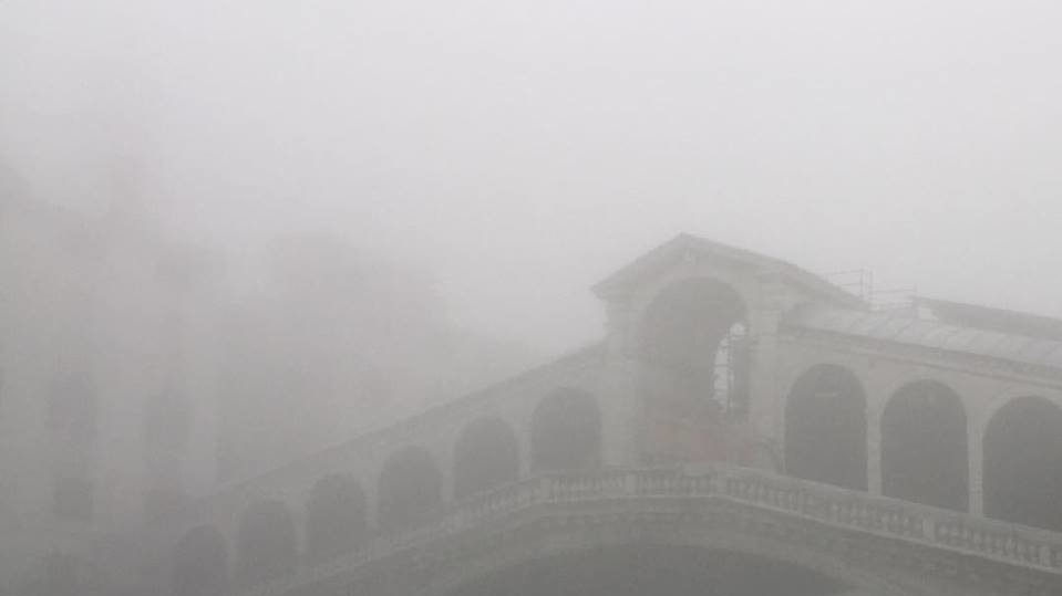 Венеція в тумані набуває загадкового вигляду