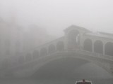 Венеция в тумане приобретает загадочный вид
