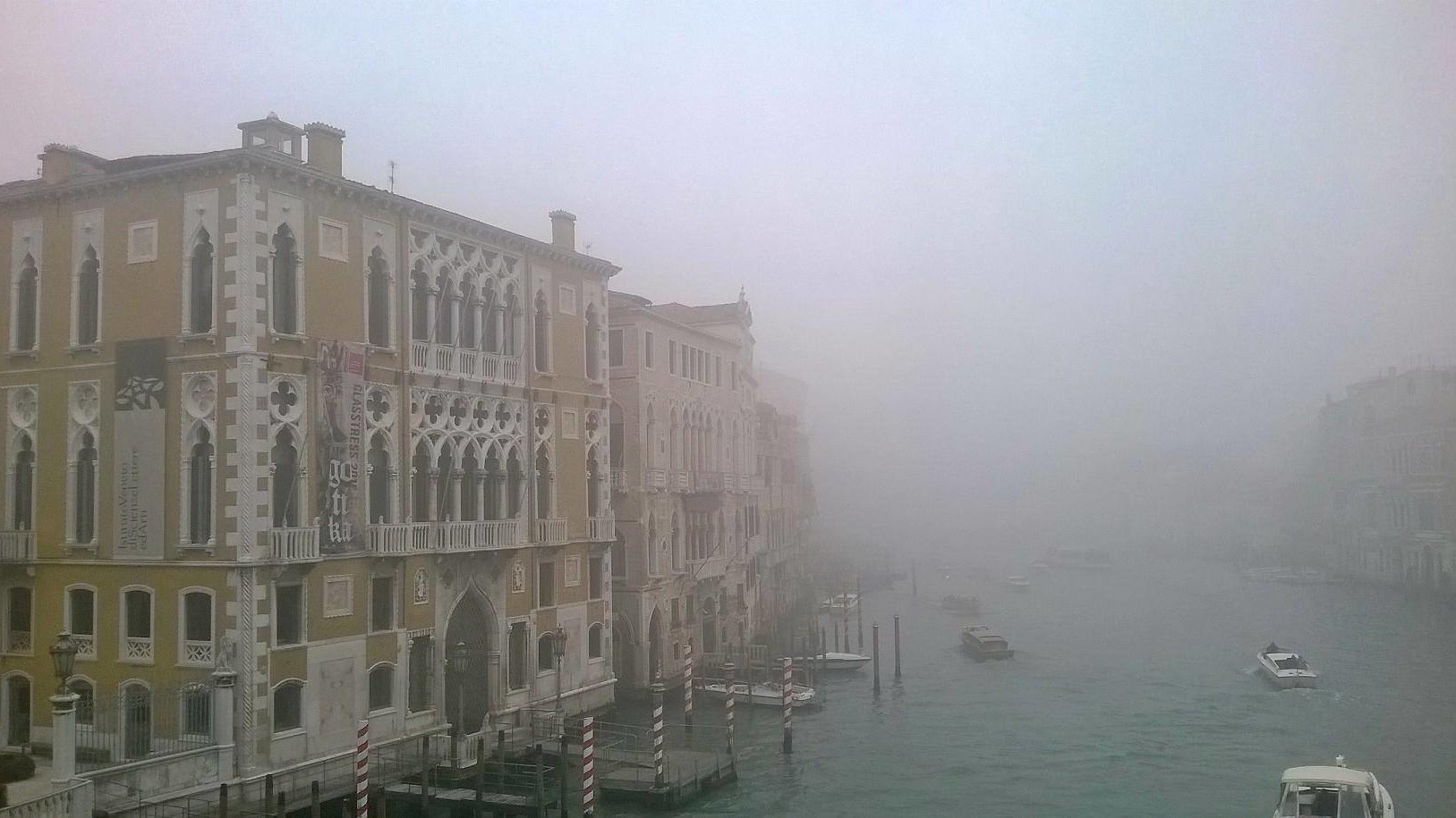 Венеція в тумані набуває загадковий вигляд