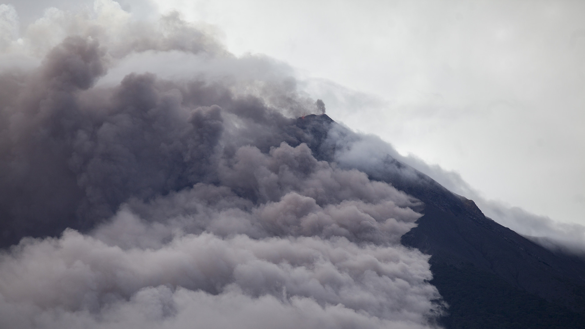 Извержение вулкана Фуэго