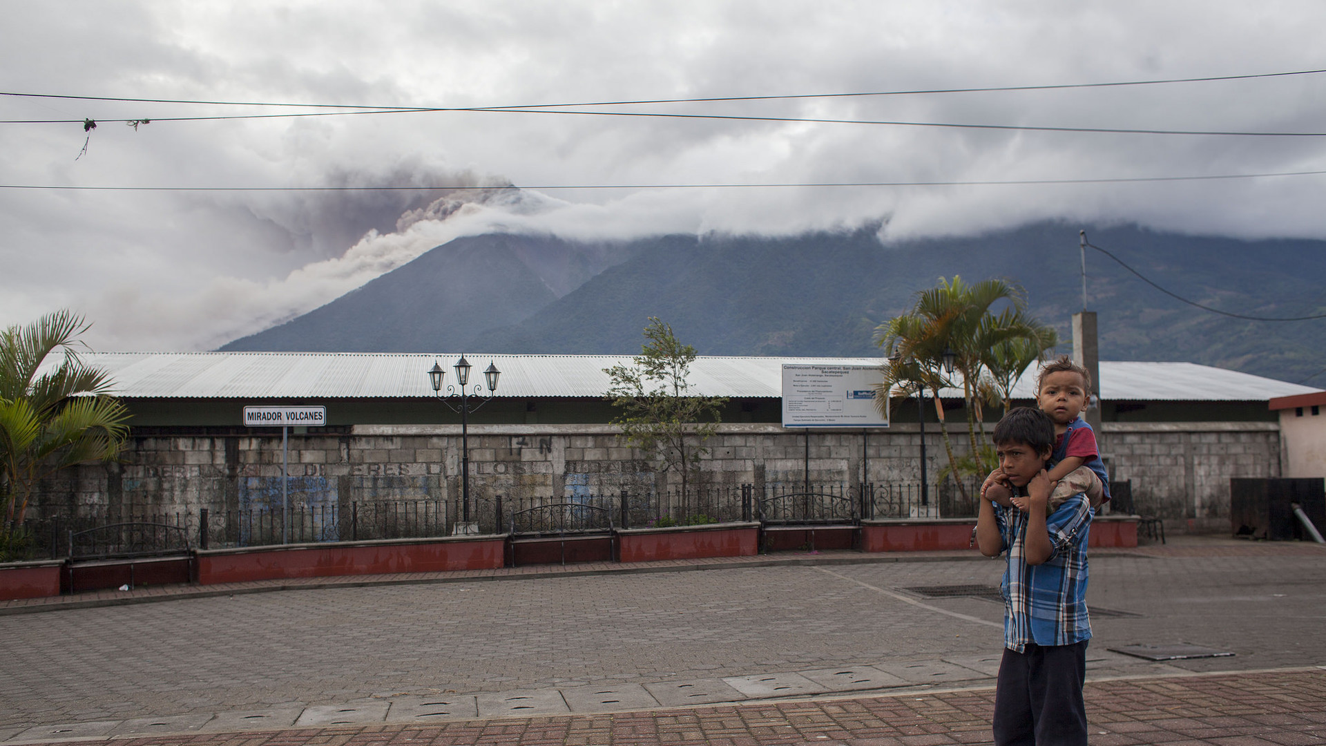 Извержение вулкана Фуэго
