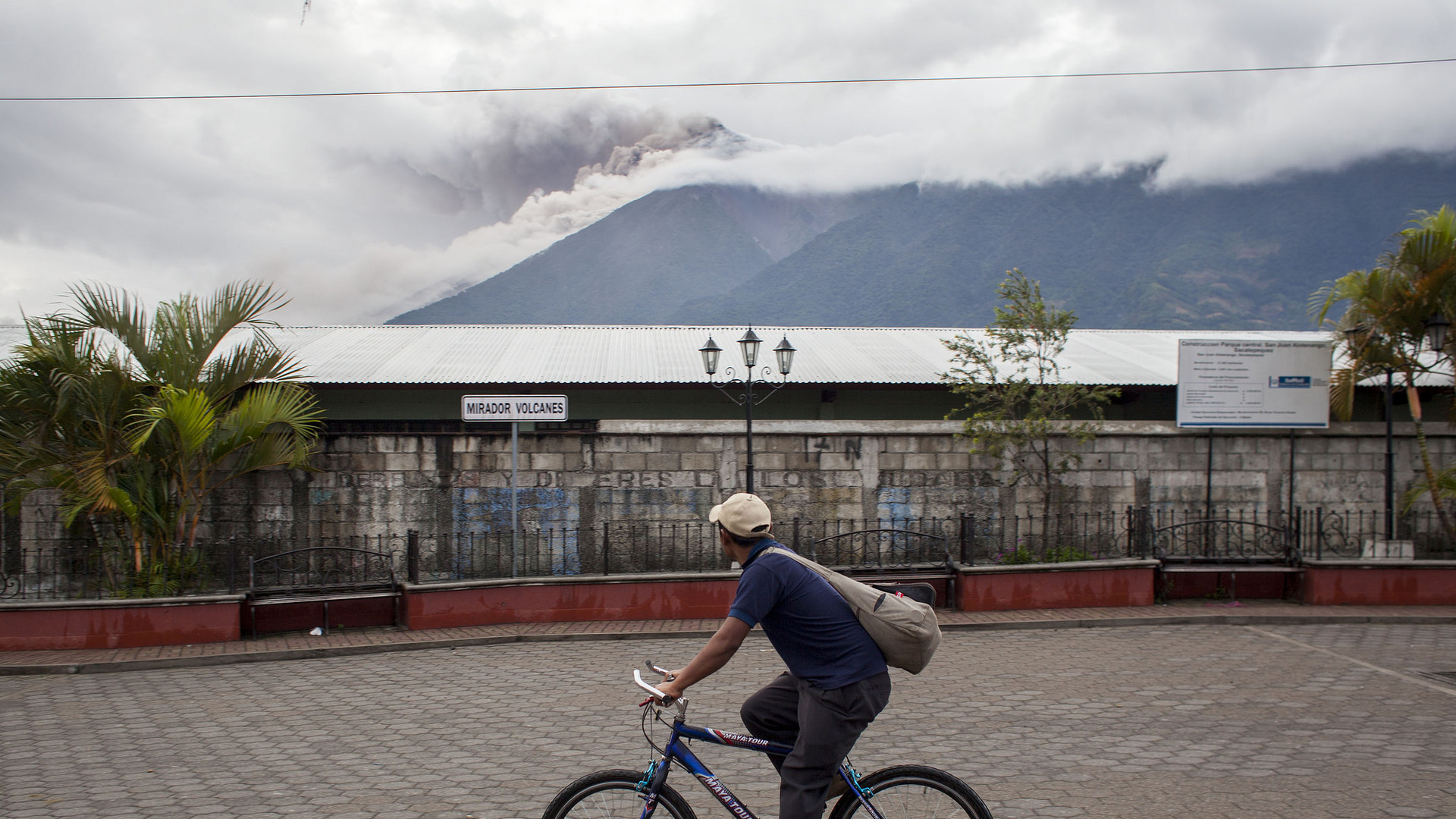 Извержение вулкана Фуэго