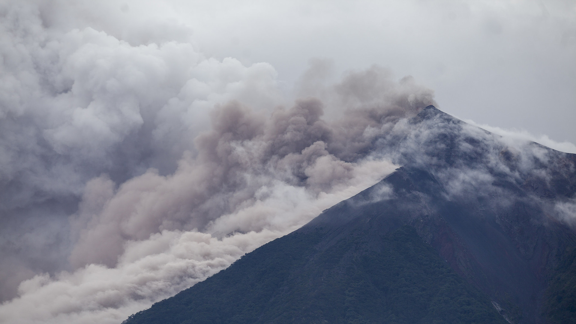 Извержение вулкана Фуэго