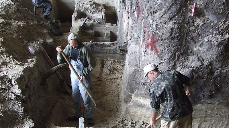 Люди в науке. Археологи в процессе раскопок на Почтовой площади, Киев, 2015. Автор Nataliya Shestakova