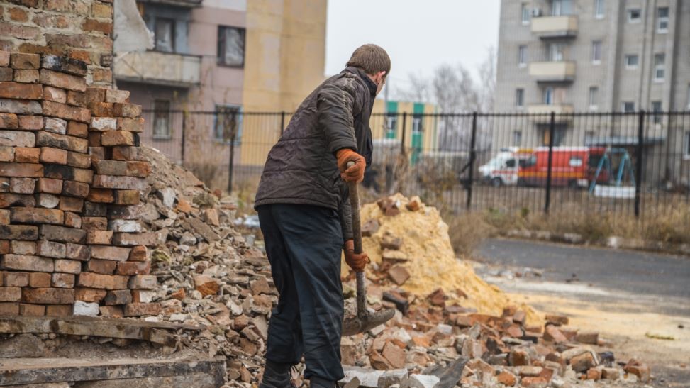 "Гради" бойовиків зруйнували будинки мешканців Авдіївки