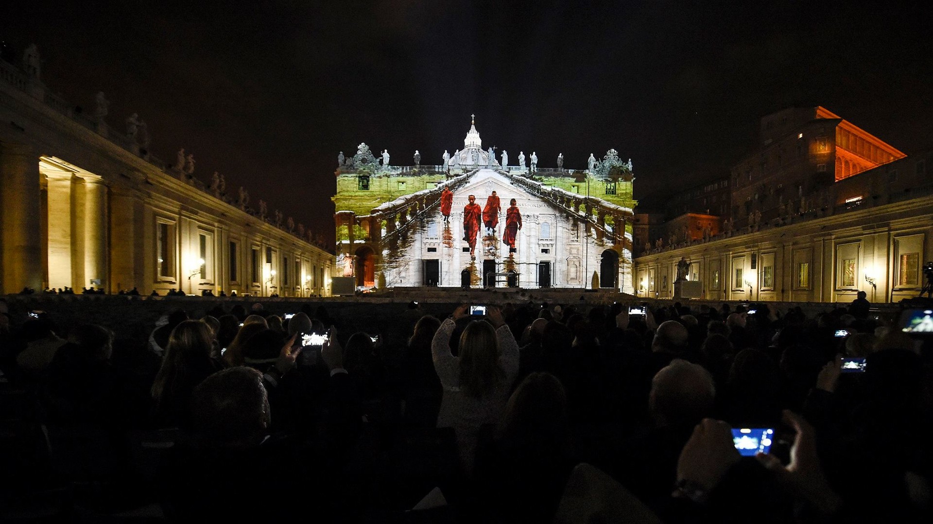 Світлове шоу у Ватикані