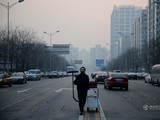 Brother Nut пылесосил воздух рядом с достопримечательностями Пекина