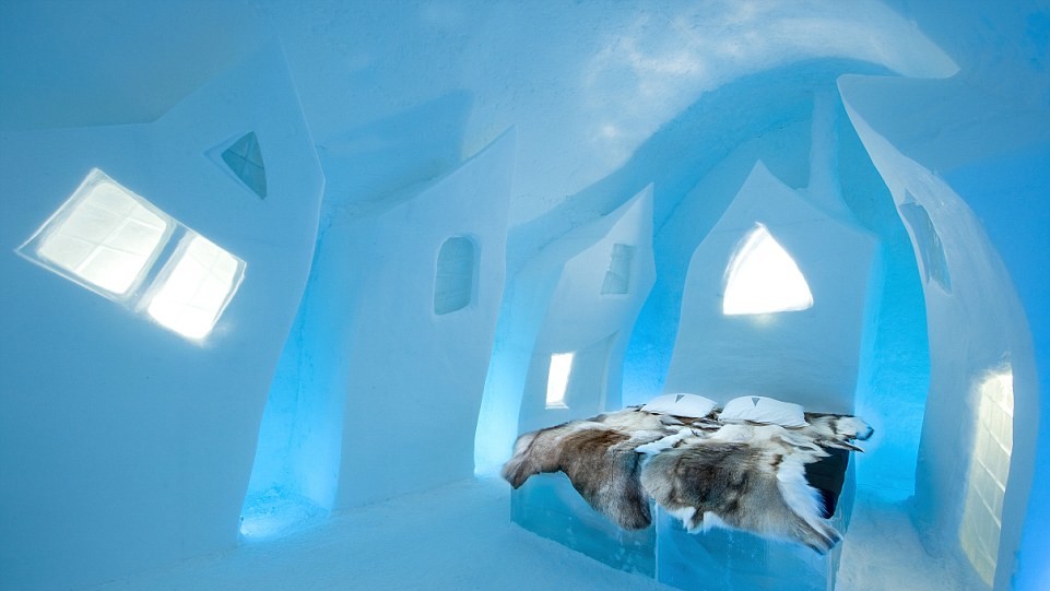 Зупинитися в крижаному готелі можна з грудня по квітень.