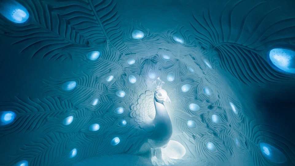 Зупинитися в крижаному готелі можна з грудня по квітень.