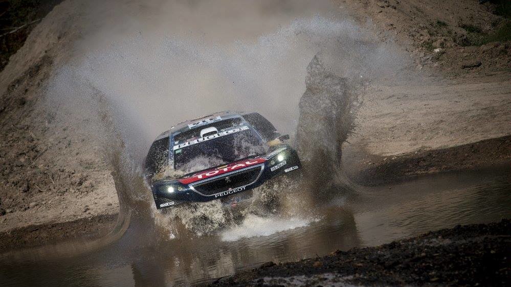 Пилоты преодолевают трудный маршрут