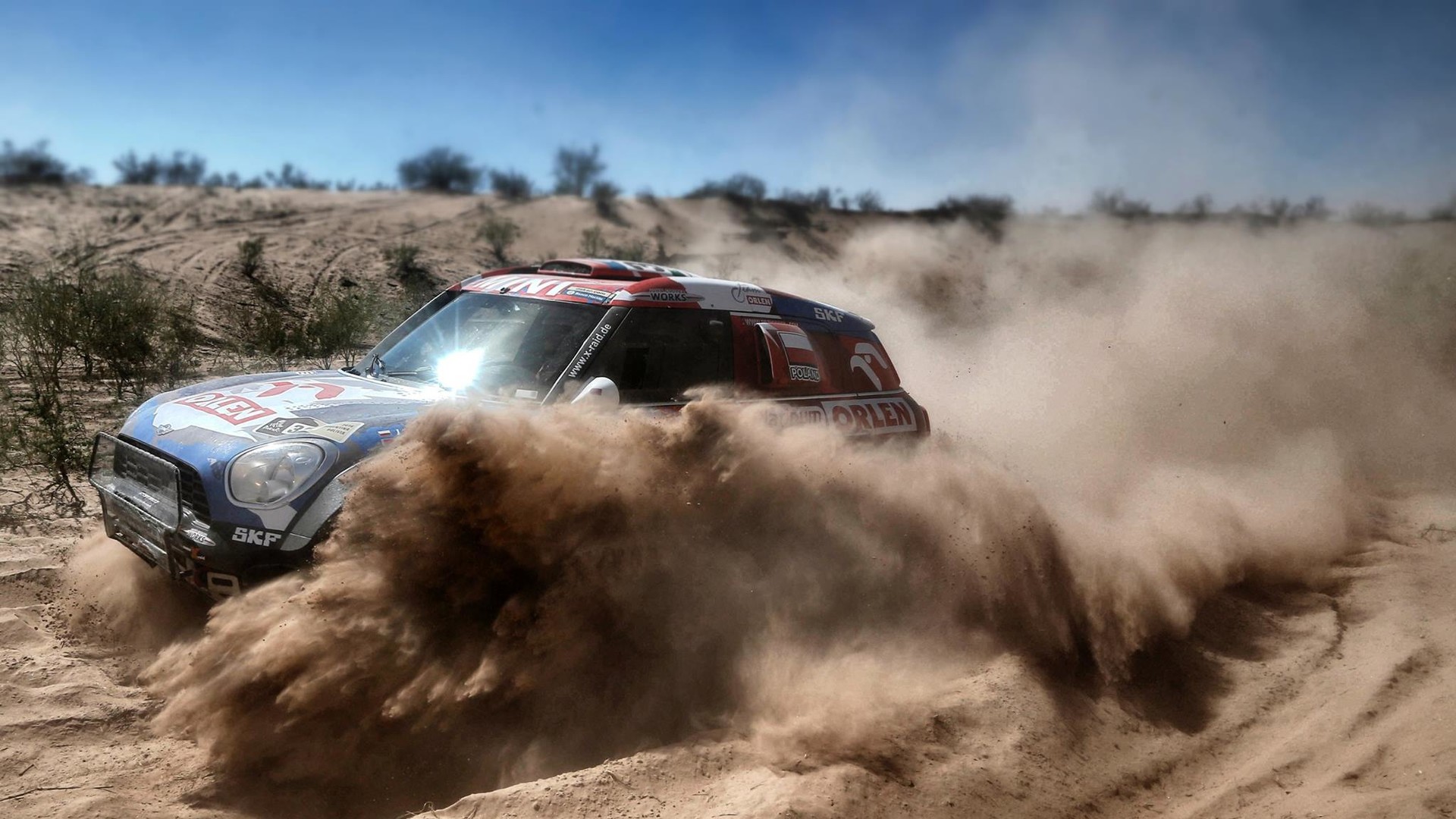 Пилоты преодолевают трудный маршрут