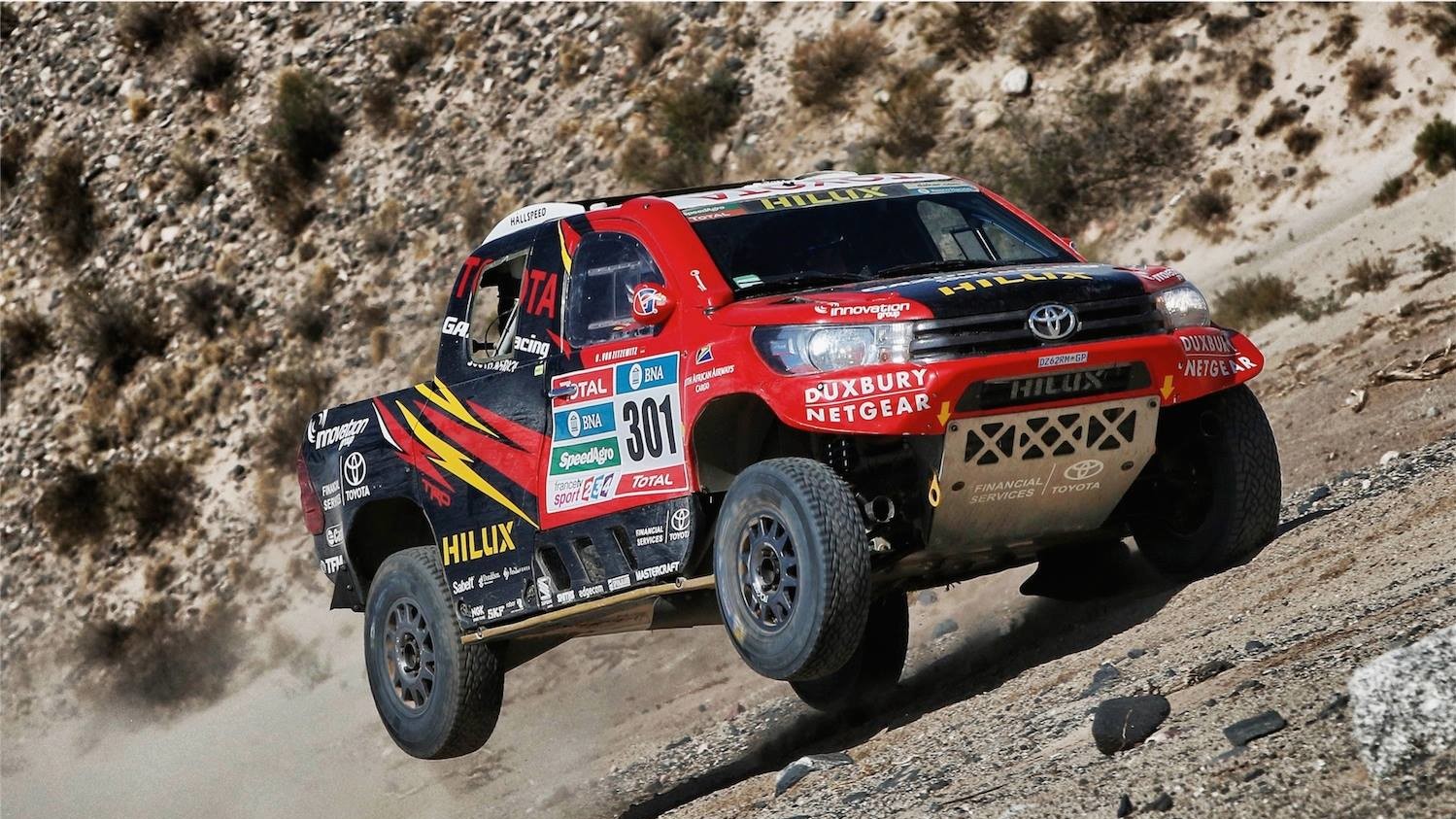 Пилоты преодолевают трудный маршрут