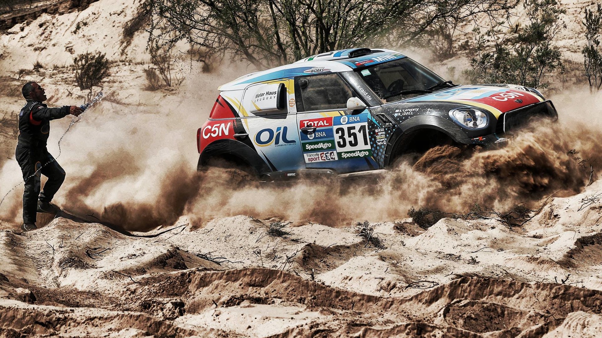 Пилоты преодолевают трудный маршрут