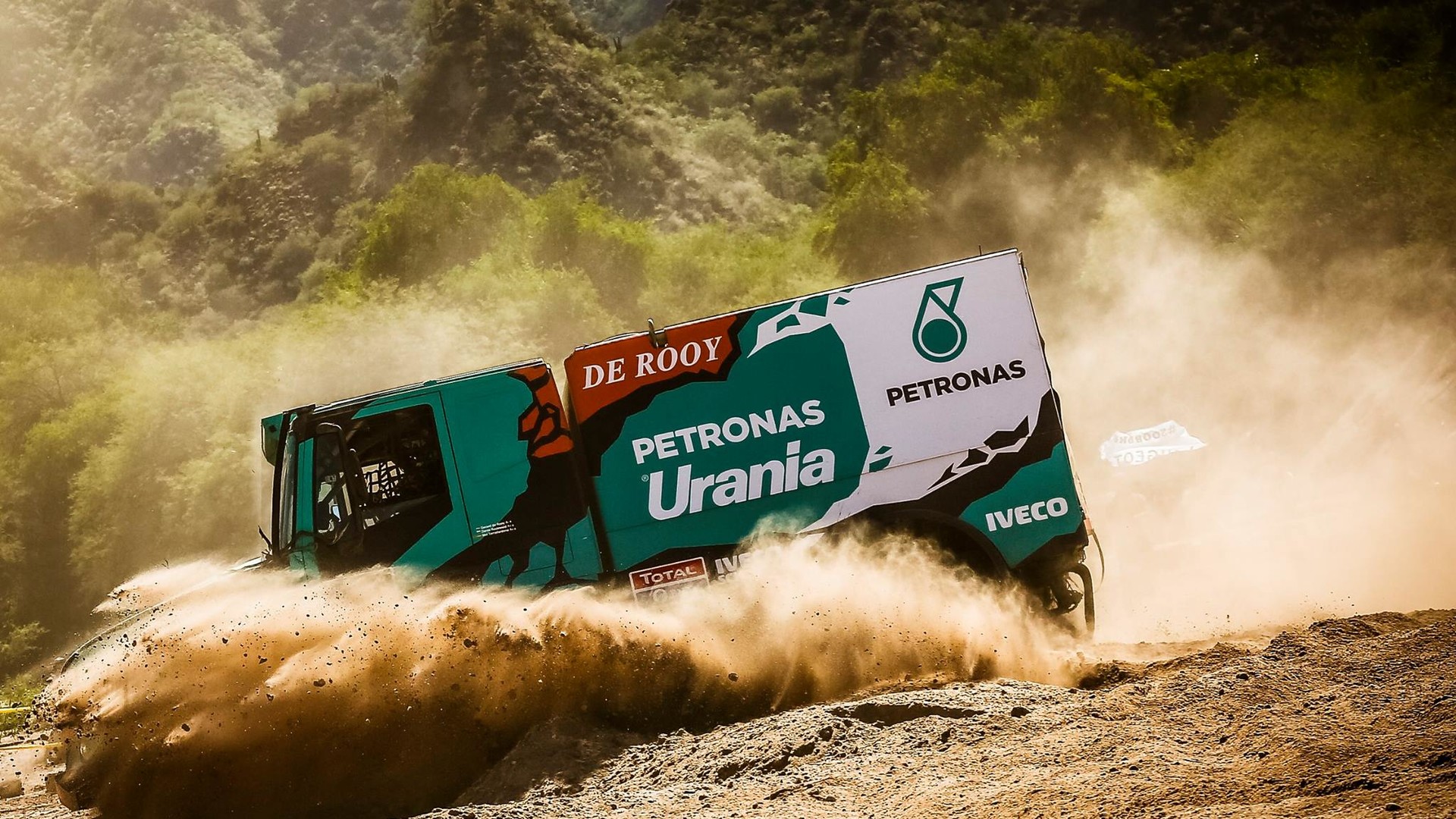 Пилоты преодолевают трудный маршрут