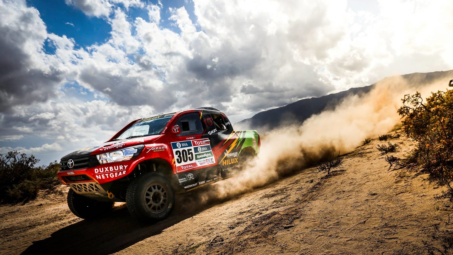 Пилоты преодолевают трудный маршрут