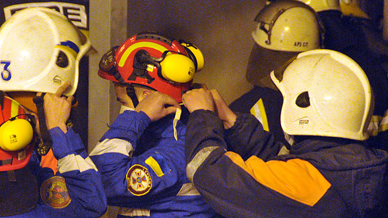 Під завалами в Шевченківському районі Києва відселеного п'ятиповерхового будинку можуть бути ще одна або дві людини