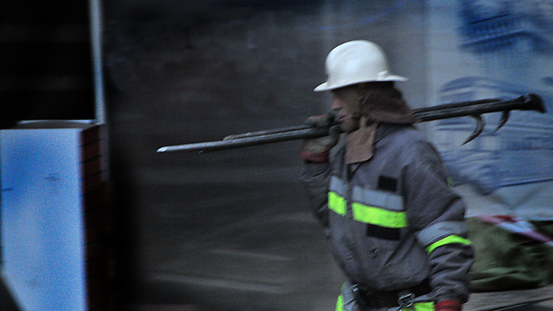 Під завалами в Шевченківському районі Києва відселеного п'ятиповерхового будинку можуть бути ще одна або дві людини
