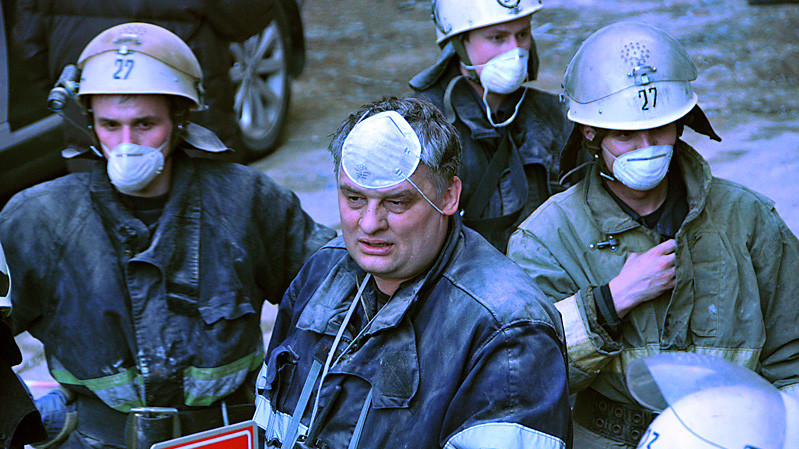 Під завалами в Шевченківському районі Києва відселеного п'ятиповерхового будинку можуть бути ще одна або дві людини