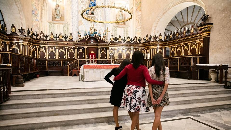 Мишель Обама с дочерьми посетила Собор Святой Марии в Гаване