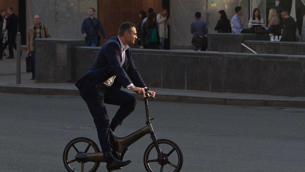 Кличко вирішив пересуватися центром Києва на велосипеді