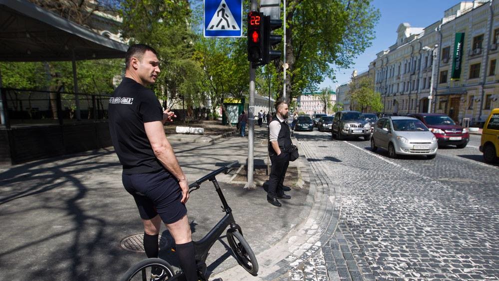 Кличко вирішив пересуватися центром Києва на велосипеді