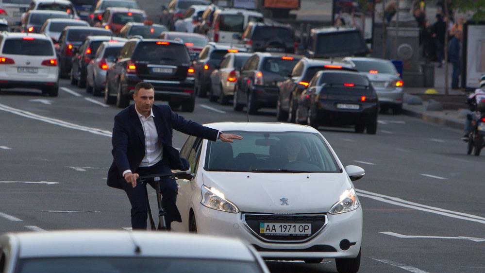Кличко вирішив пересуватися центром Києва на велосипеді