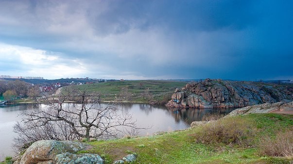 Берег біля Хортиці р. Старий Дніпро. Фото: Alexey Tolmachov