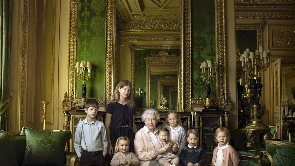 Королева з онуками і правнуками